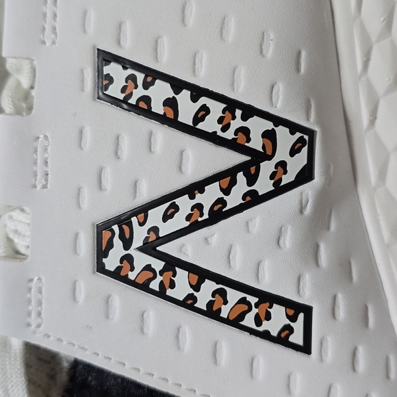 Ladies New Balance shoes - Picture 6 of 7